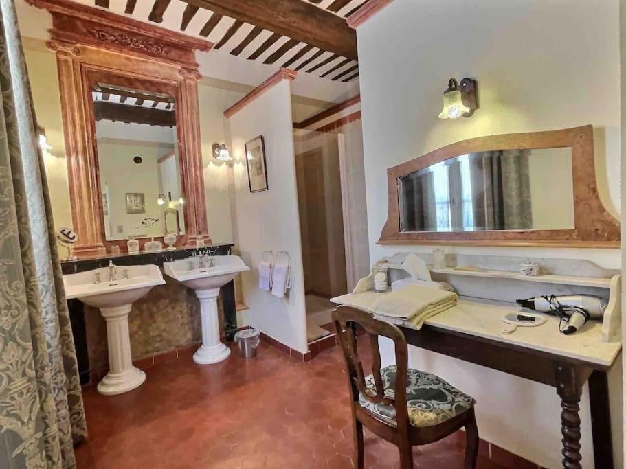 רמולין Chez Lydia - Osez La Vie De Chateau ! Pont Du Gard, Uzes מראה חיצוני תמונה