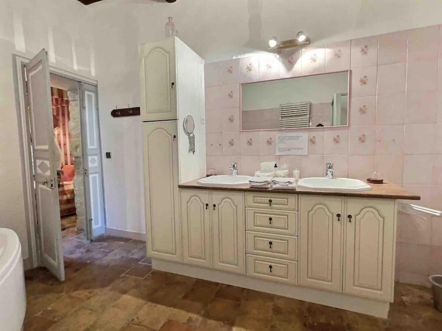 רמולין Chez Lydia - Osez La Vie De Chateau ! Pont Du Gard, Uzes מראה חיצוני תמונה