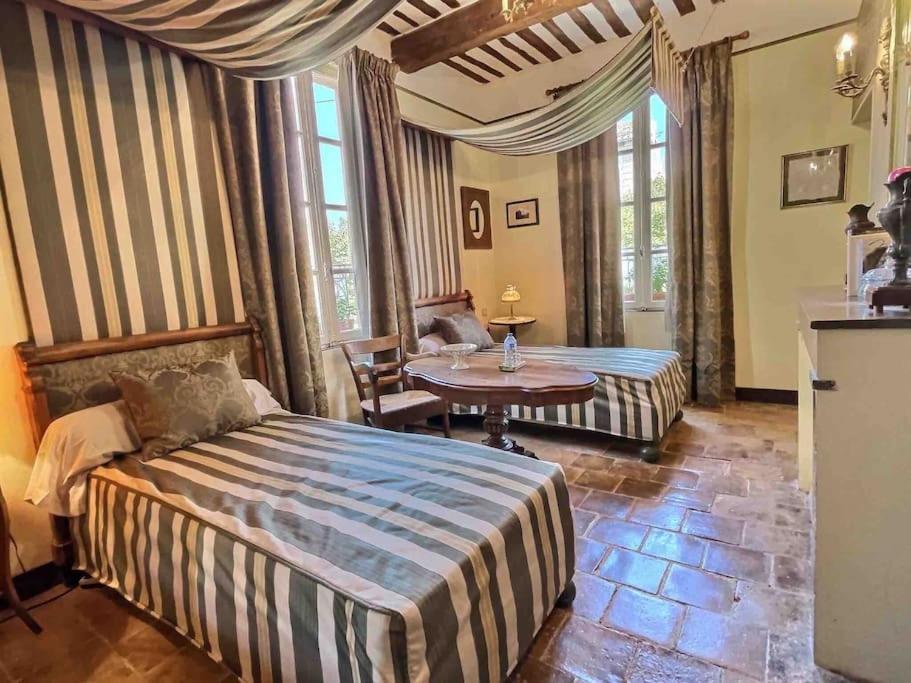 רמולין Chez Lydia - Osez La Vie De Chateau ! Pont Du Gard, Uzes מראה חיצוני תמונה