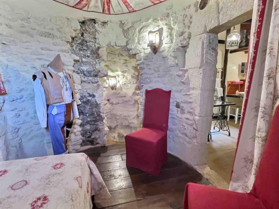 רמולין Chez Lydia - Osez La Vie De Chateau ! Pont Du Gard, Uzes מראה חיצוני תמונה